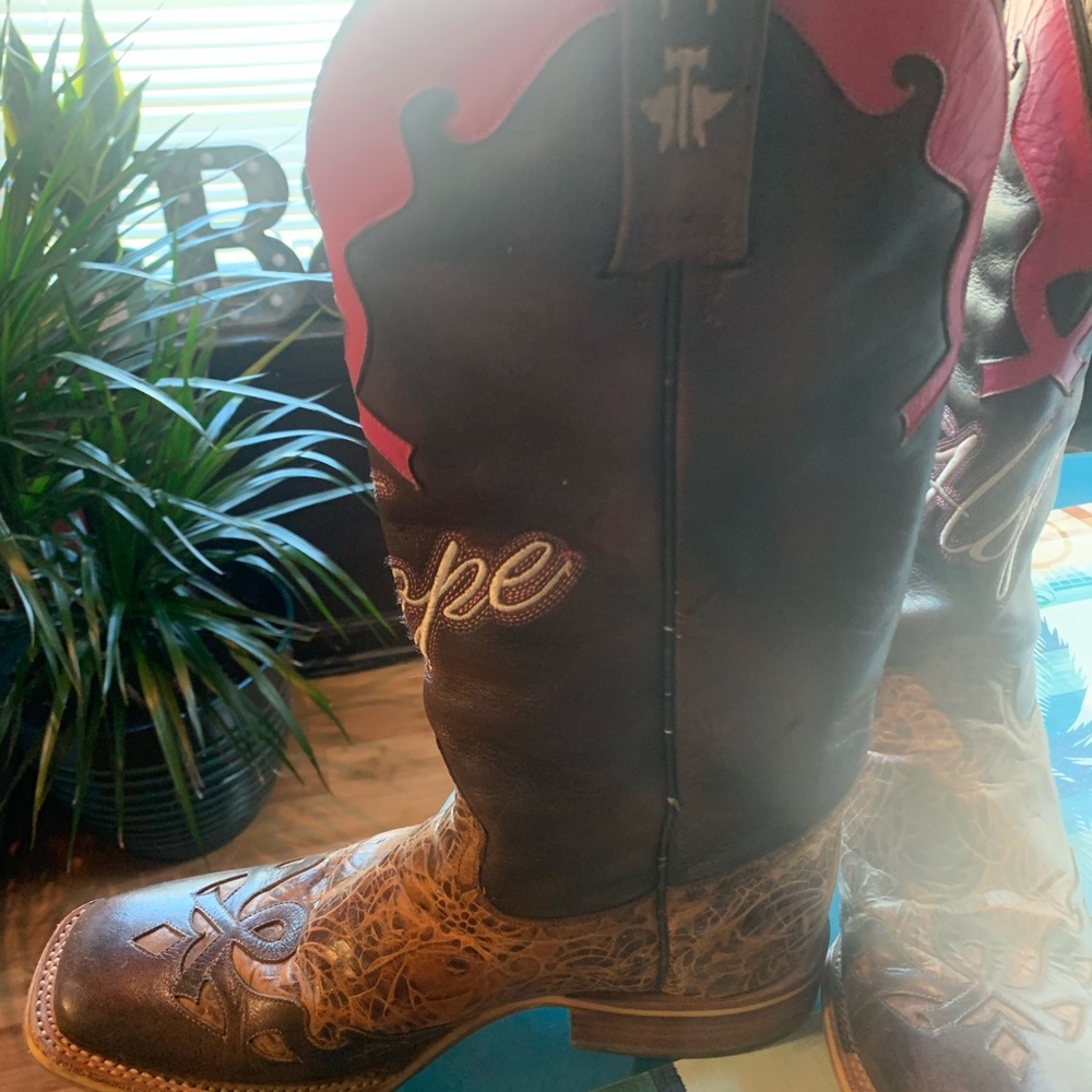 Women’s Tin Hauls Breast Cancer Boots